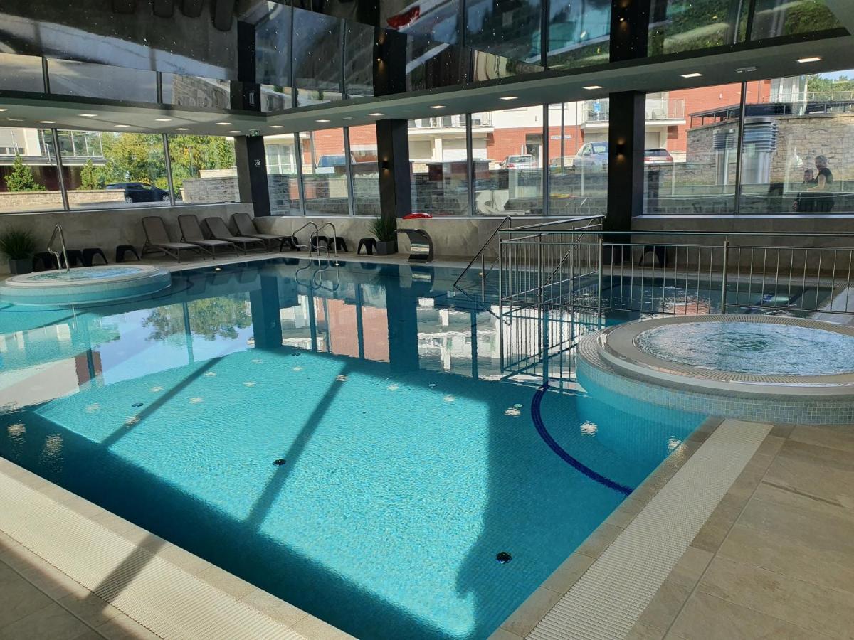Apartament Szafir W Budynku Basenowym Morska Klifowa เรวัล ภายนอก รูปภาพ